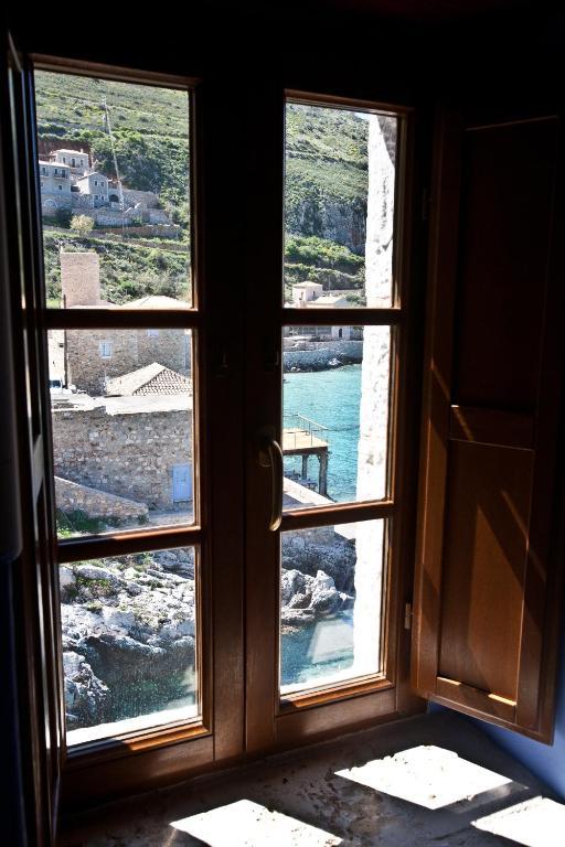 Mavromichalai Hotel Liménion Ruang foto