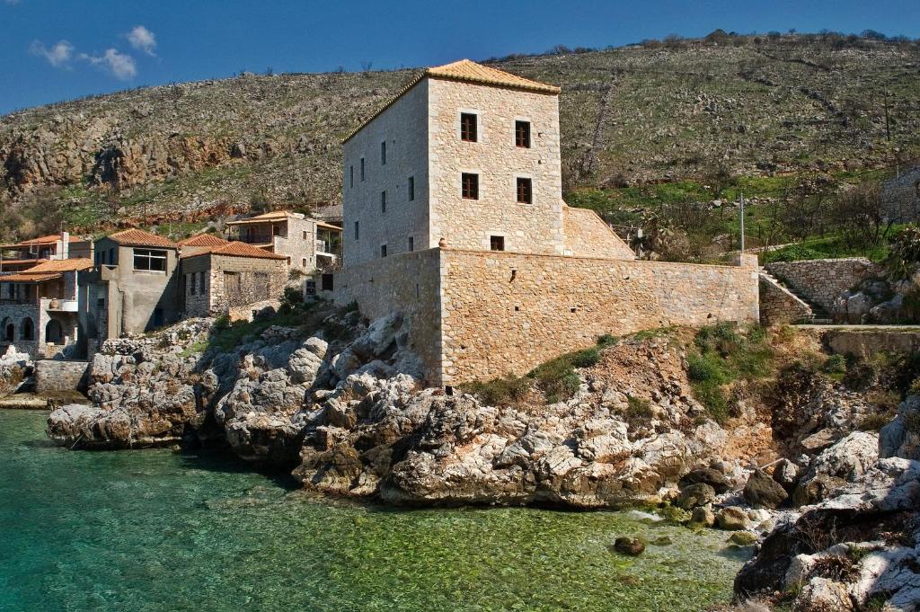Mavromichalai Hotel Liménion Bagian luar foto