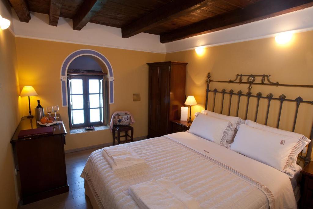 Mavromichalai Hotel Liménion Ruang foto